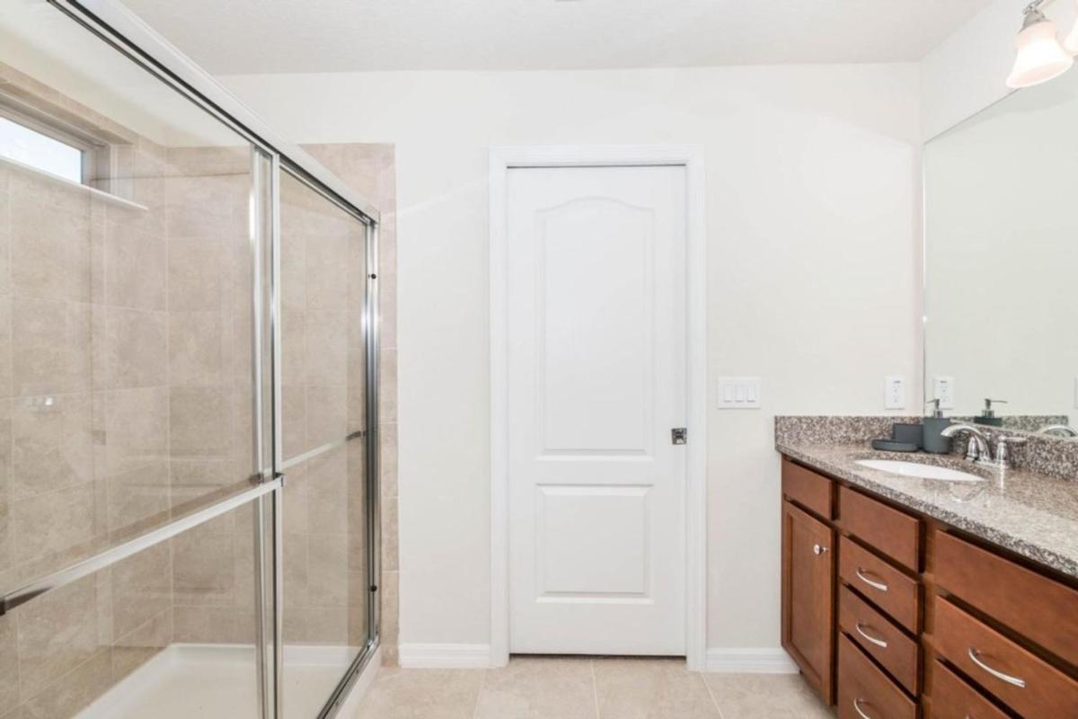 Popular attractions Area Nearby Property